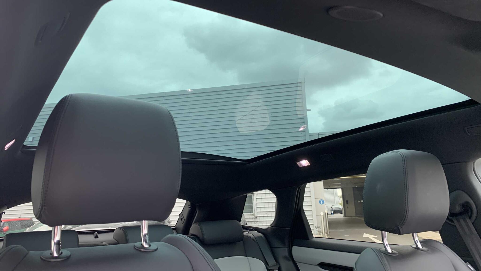 Land Rover Range Rover Evoque view 26