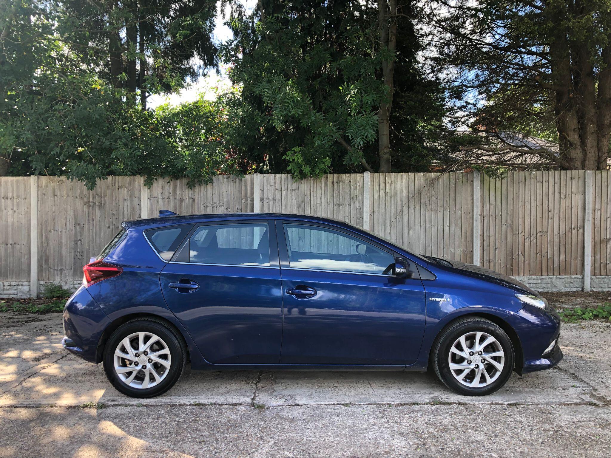 Toyota Auris view 2
