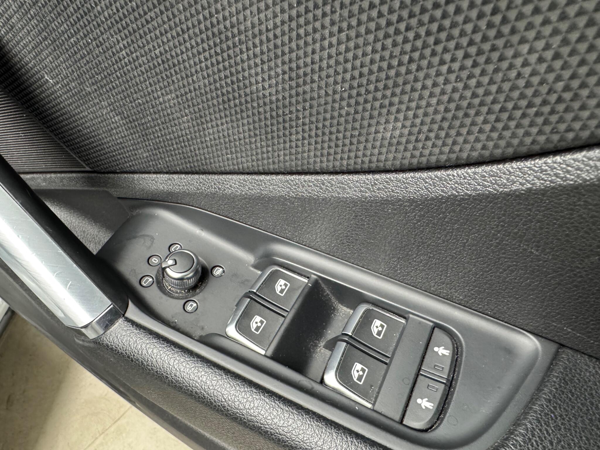 Audi Q2 view 12