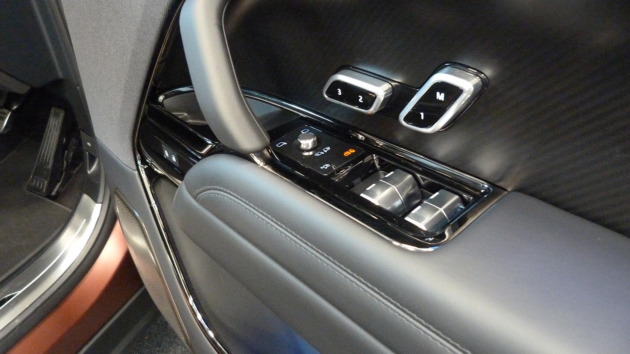 Land Rover Range Rover Sport view 34