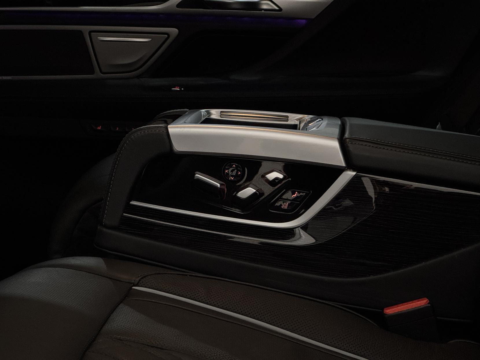 BMW 7 Series view 84