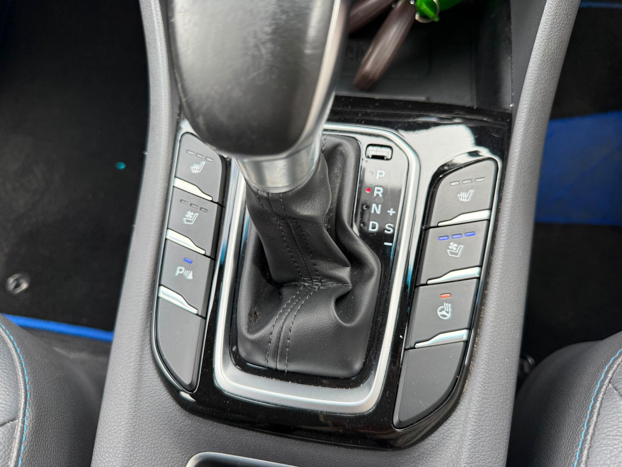 Hyundai Ioniq view 13