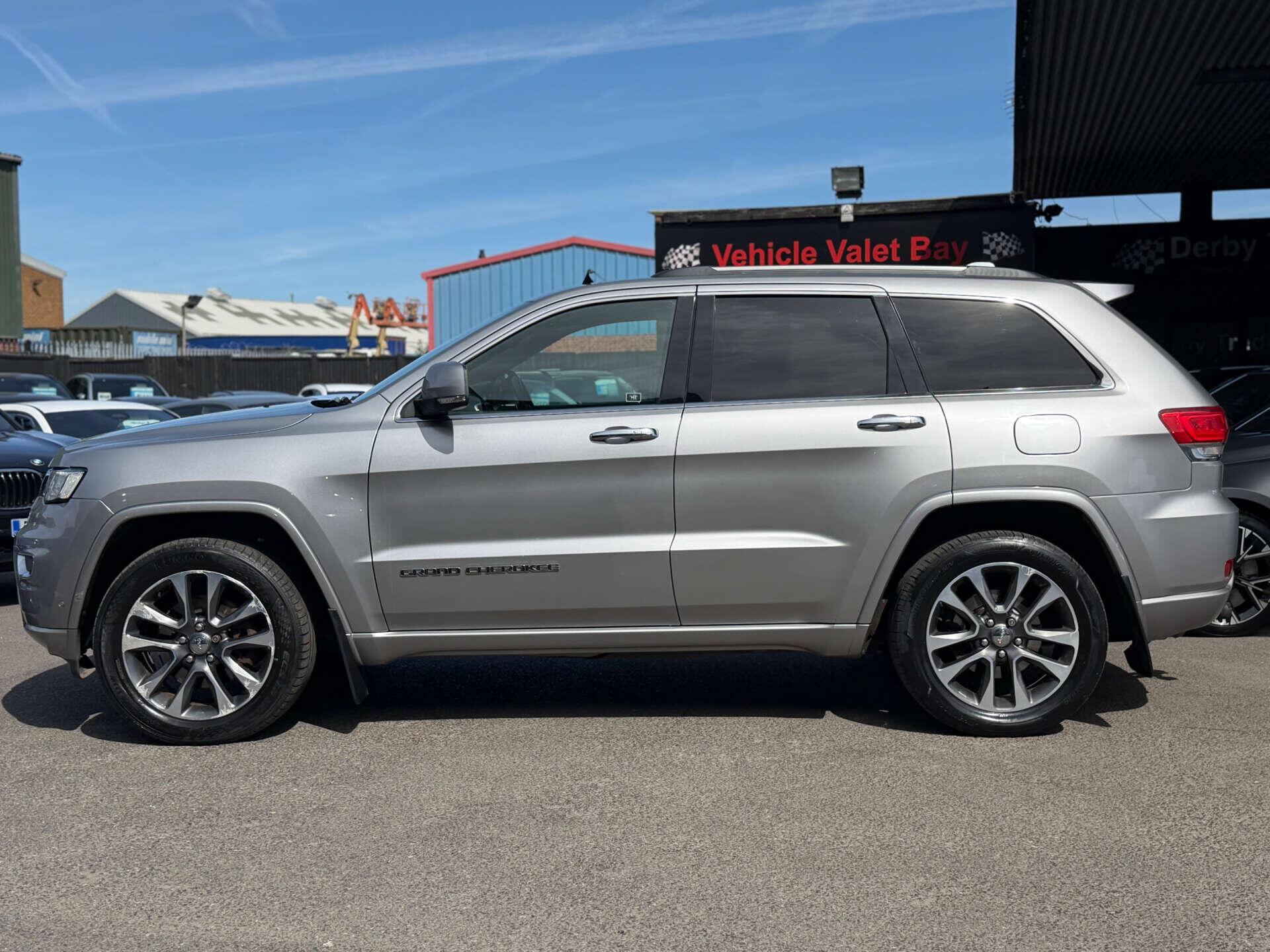 Jeep Grand Cherokee view 5