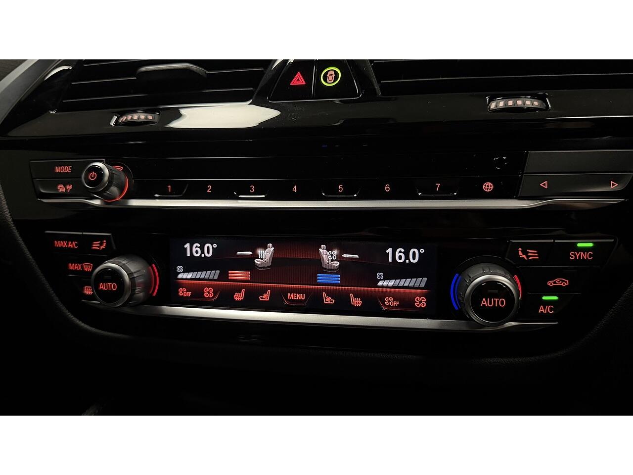BMW 5 Series view 26