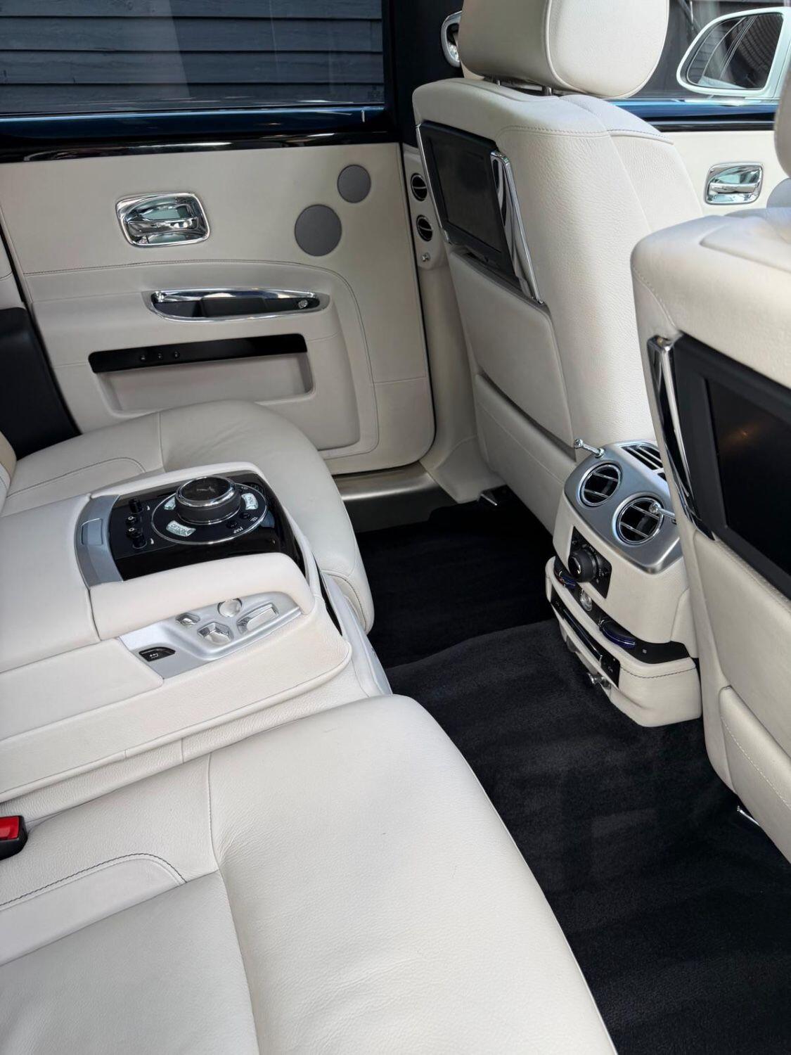 Rolls-Royce Ghost view 21