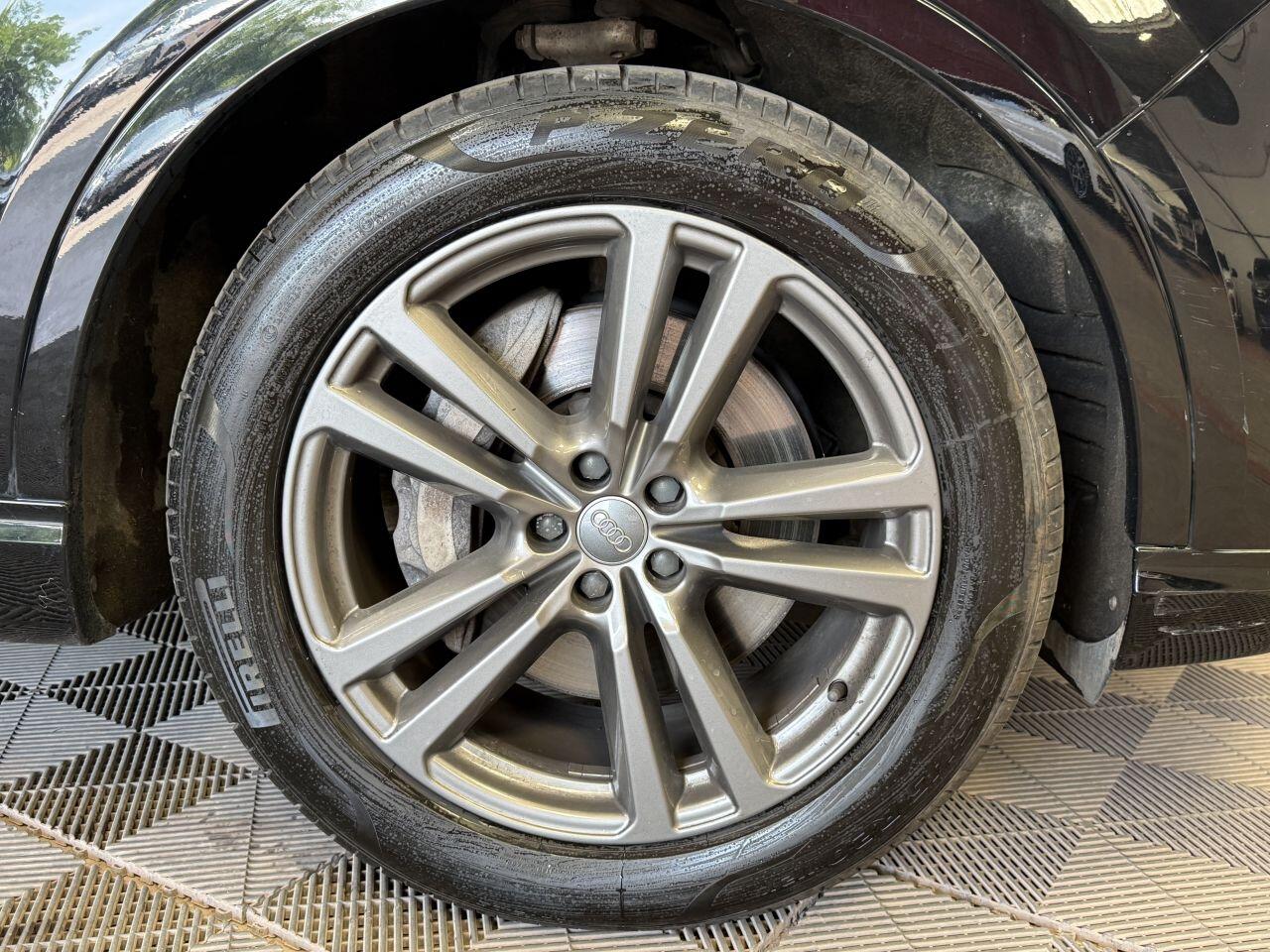 Audi Q7 view 19