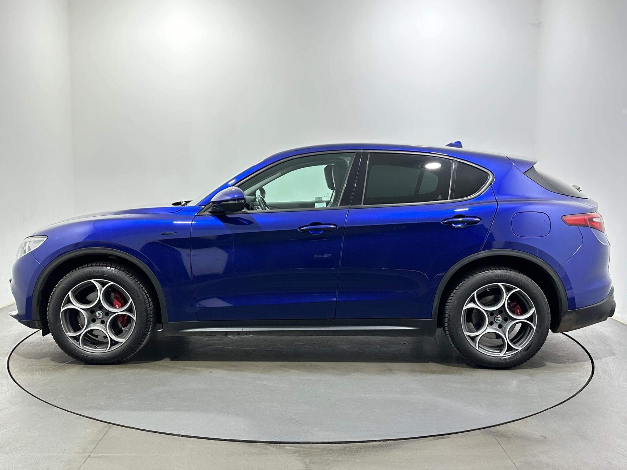 Alfa Romeo Stelvio view 5