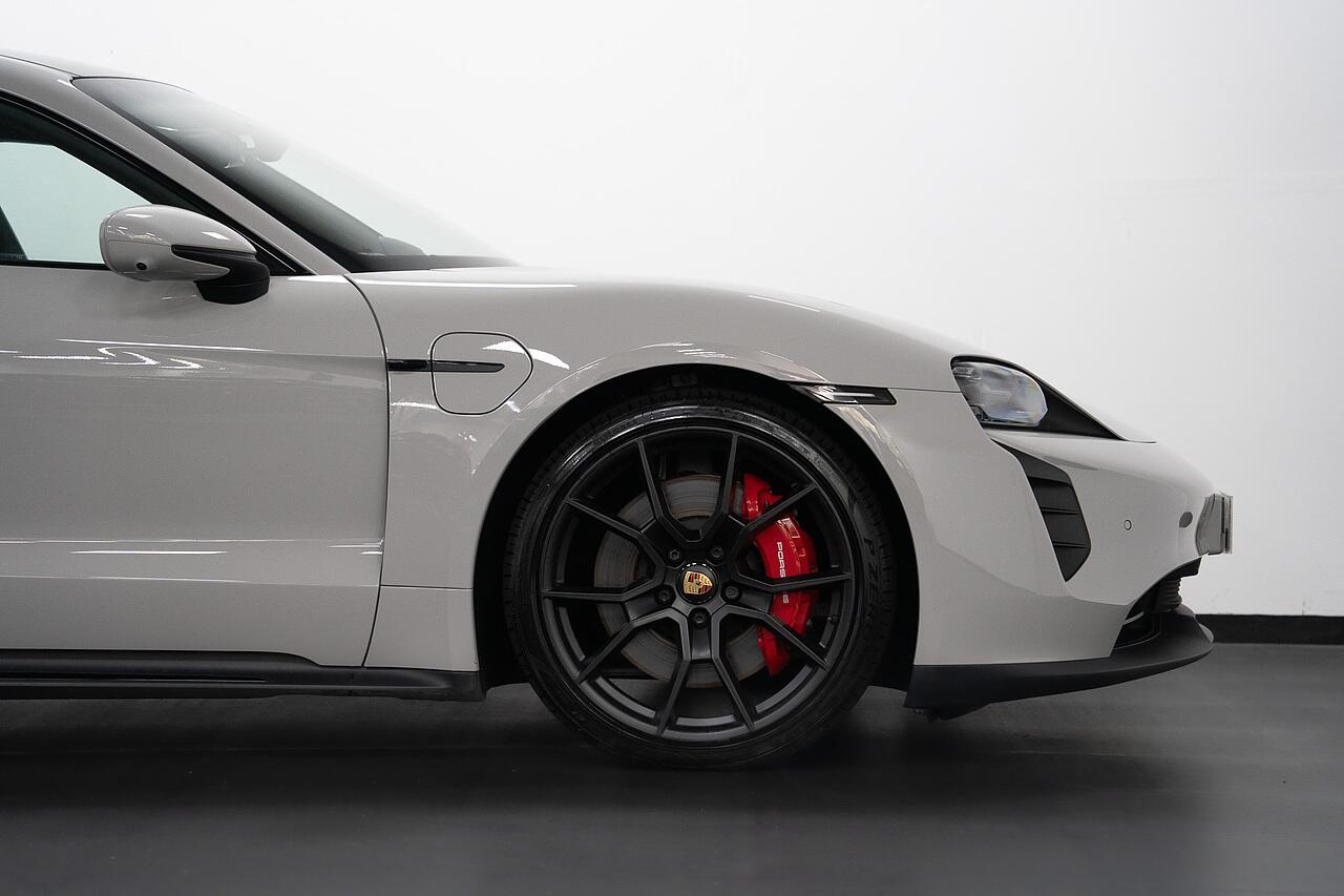 Porsche Taycan view 38