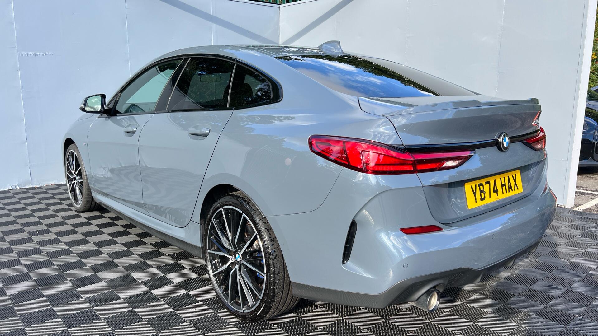 BMW 2 Series view 28
