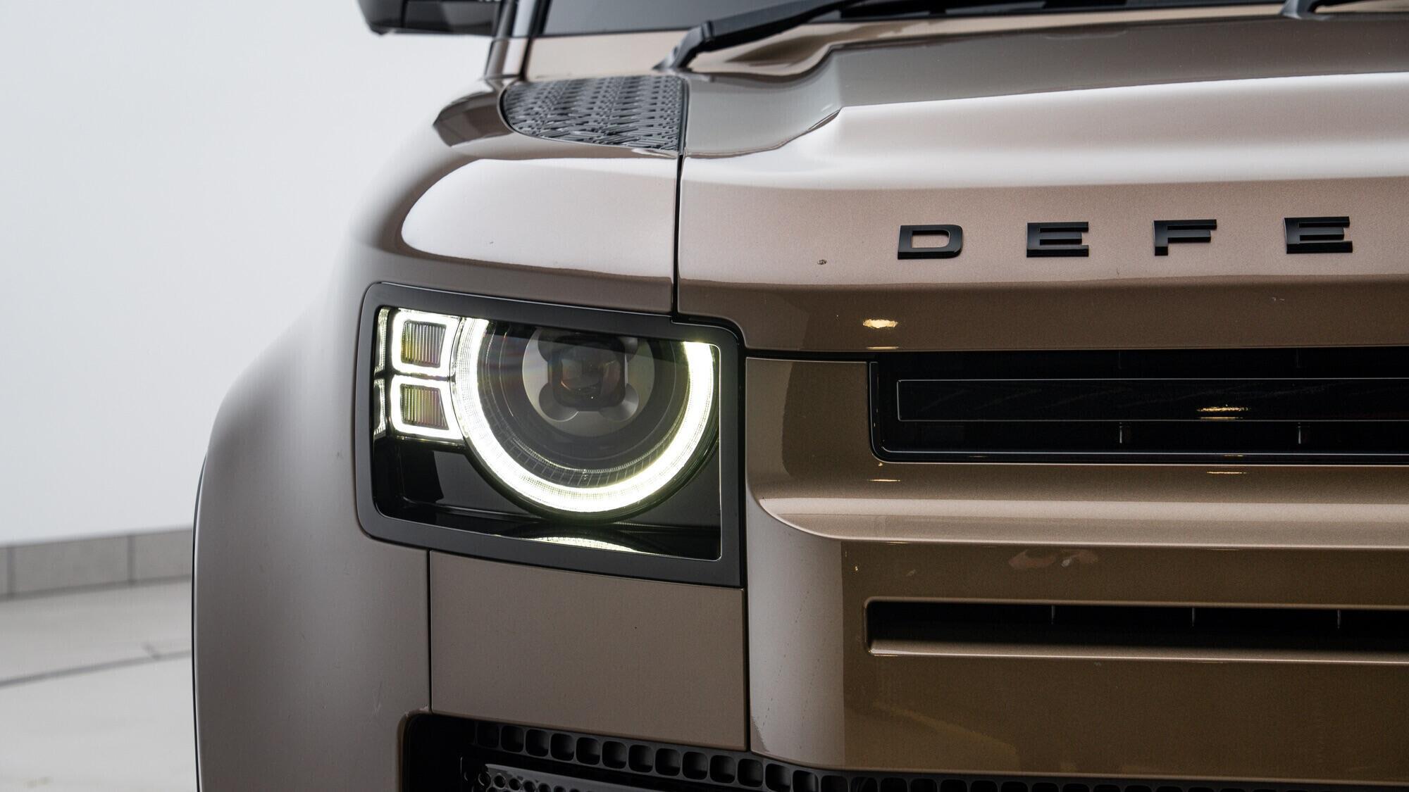 Land Rover Defender view 37