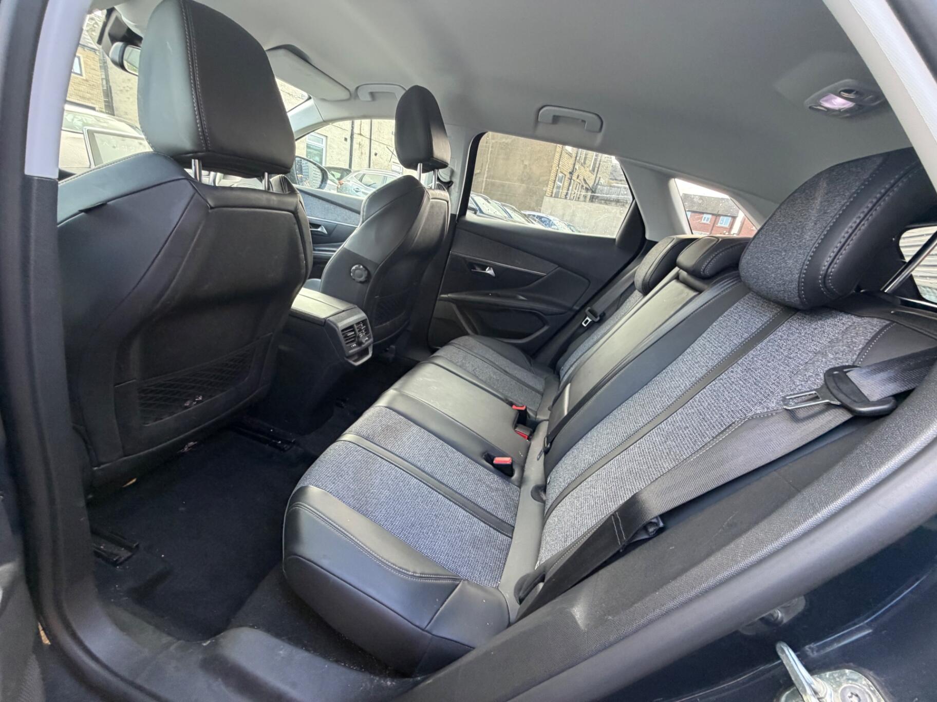 Peugeot 3008 view 12