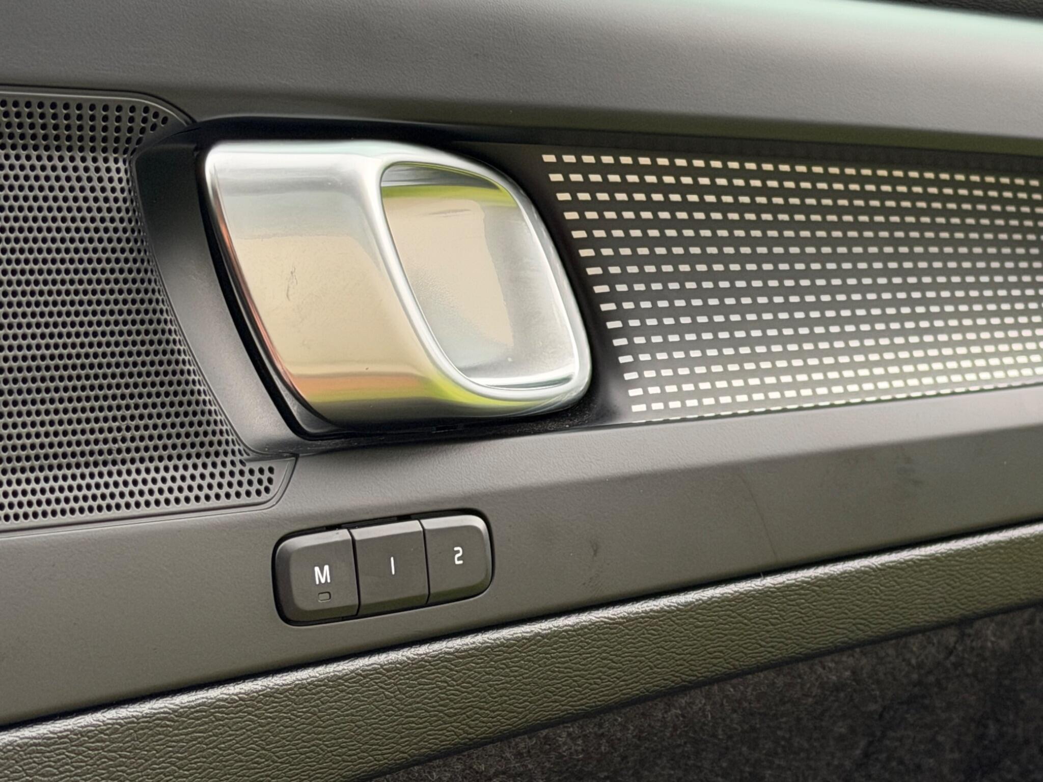 Volvo XC40 view 16