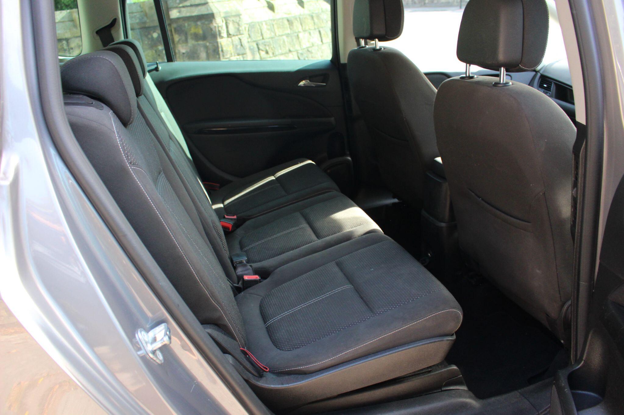 Vauxhall Zafira Tourer view 19