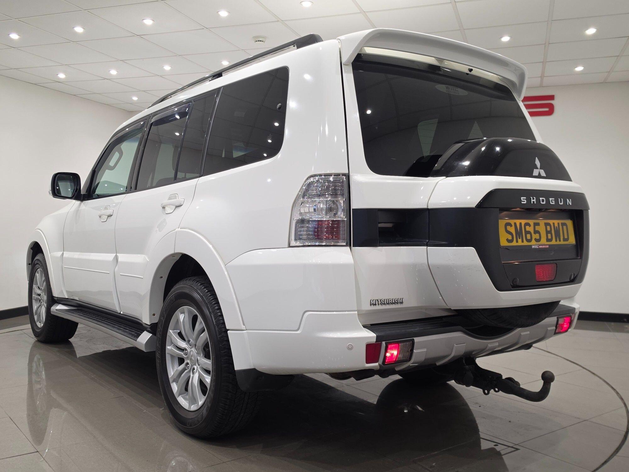 Mitsubishi Shogun view 14
