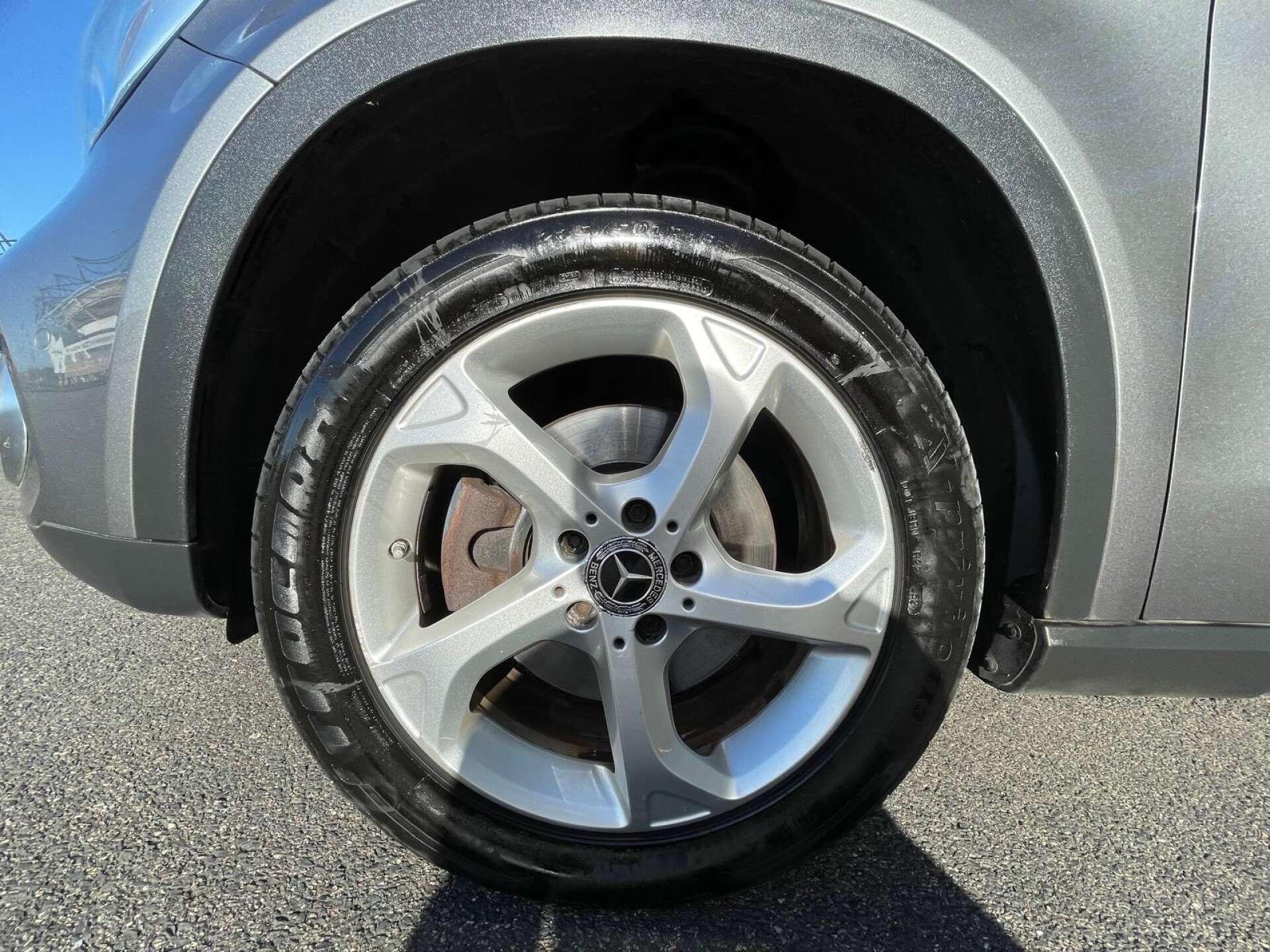 Mercedes-Benz Gla view 3