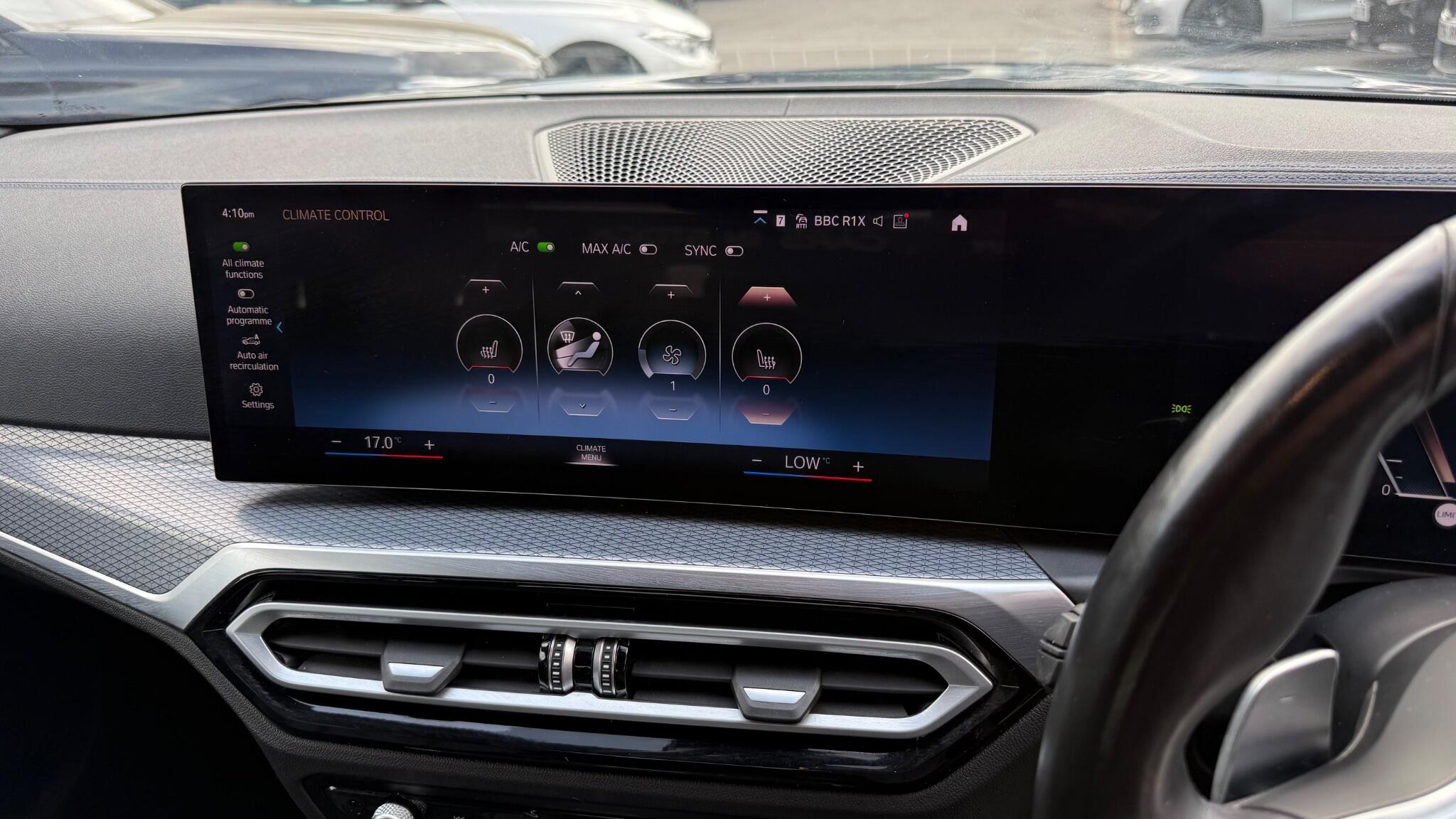 BMW 3 Series view 25