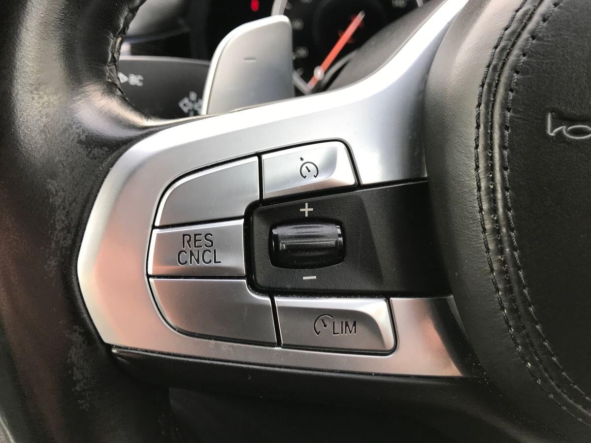 BMW 7 Series view 21