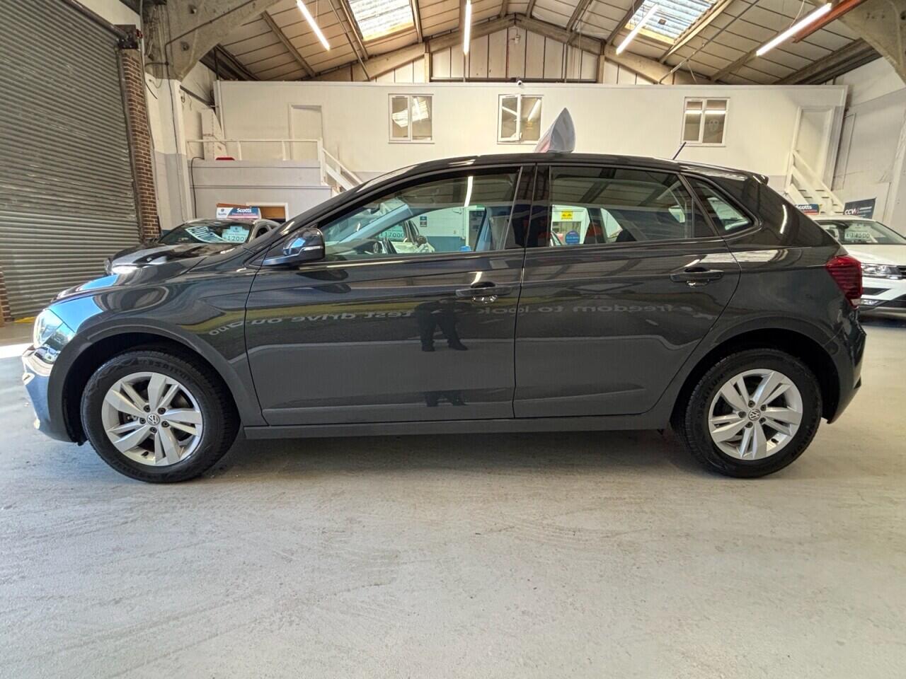 Volkswagen Polo view 8