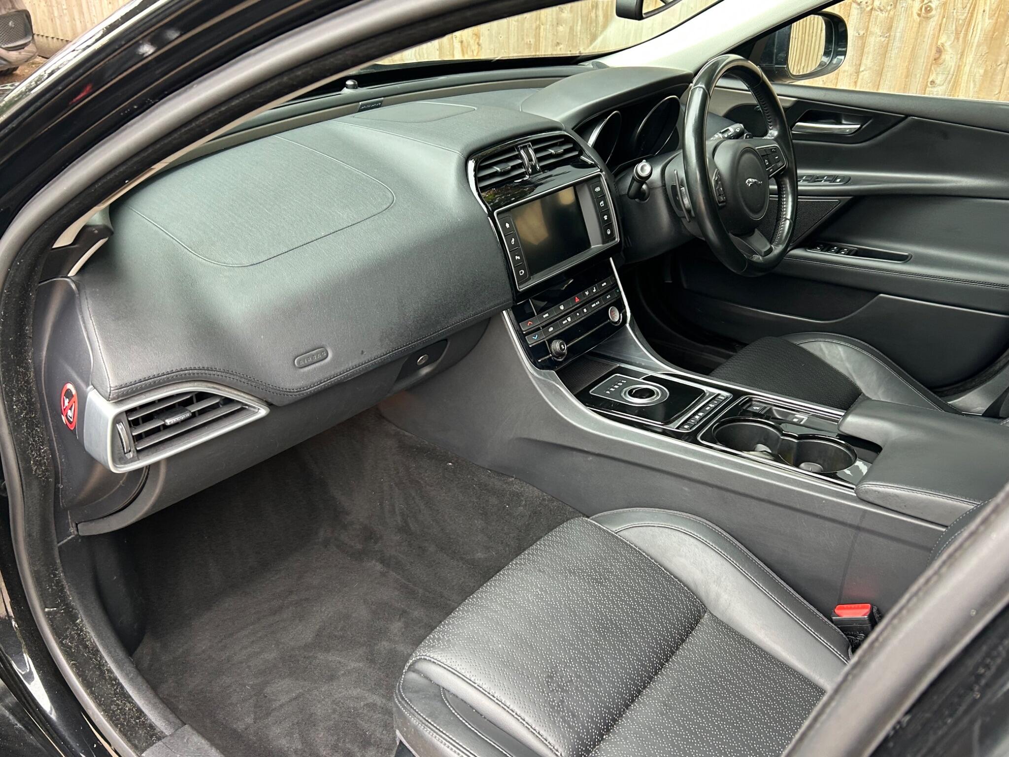 Jaguar Xe view 33