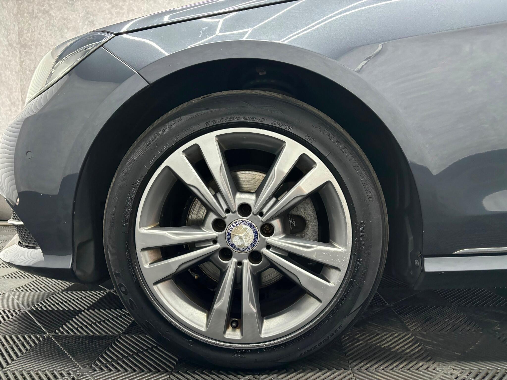 Mercedes-Benz E Class view 38
