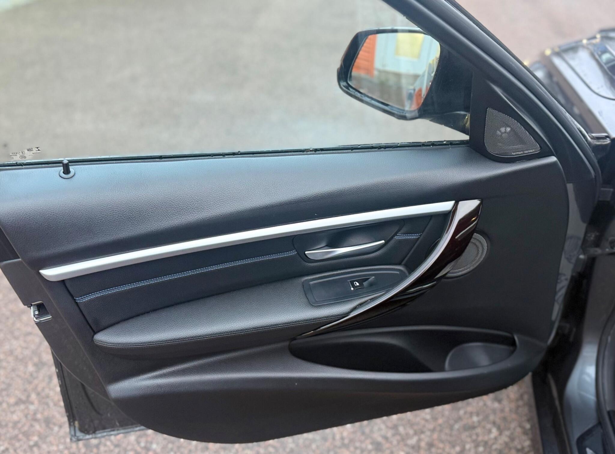 BMW 3 Series view 15