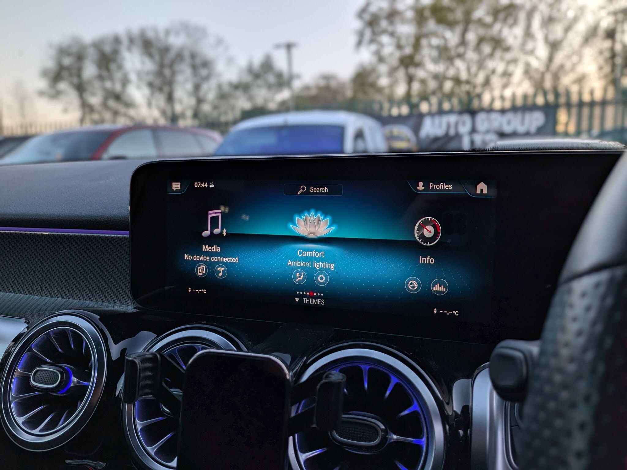 Mercedes-Benz GLB view 52