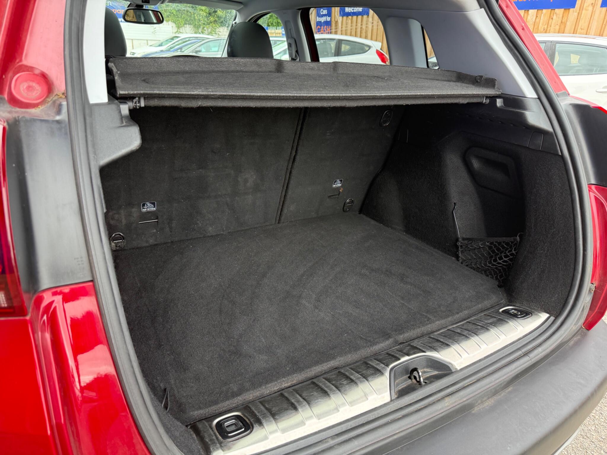 Peugeot 2008 view 8