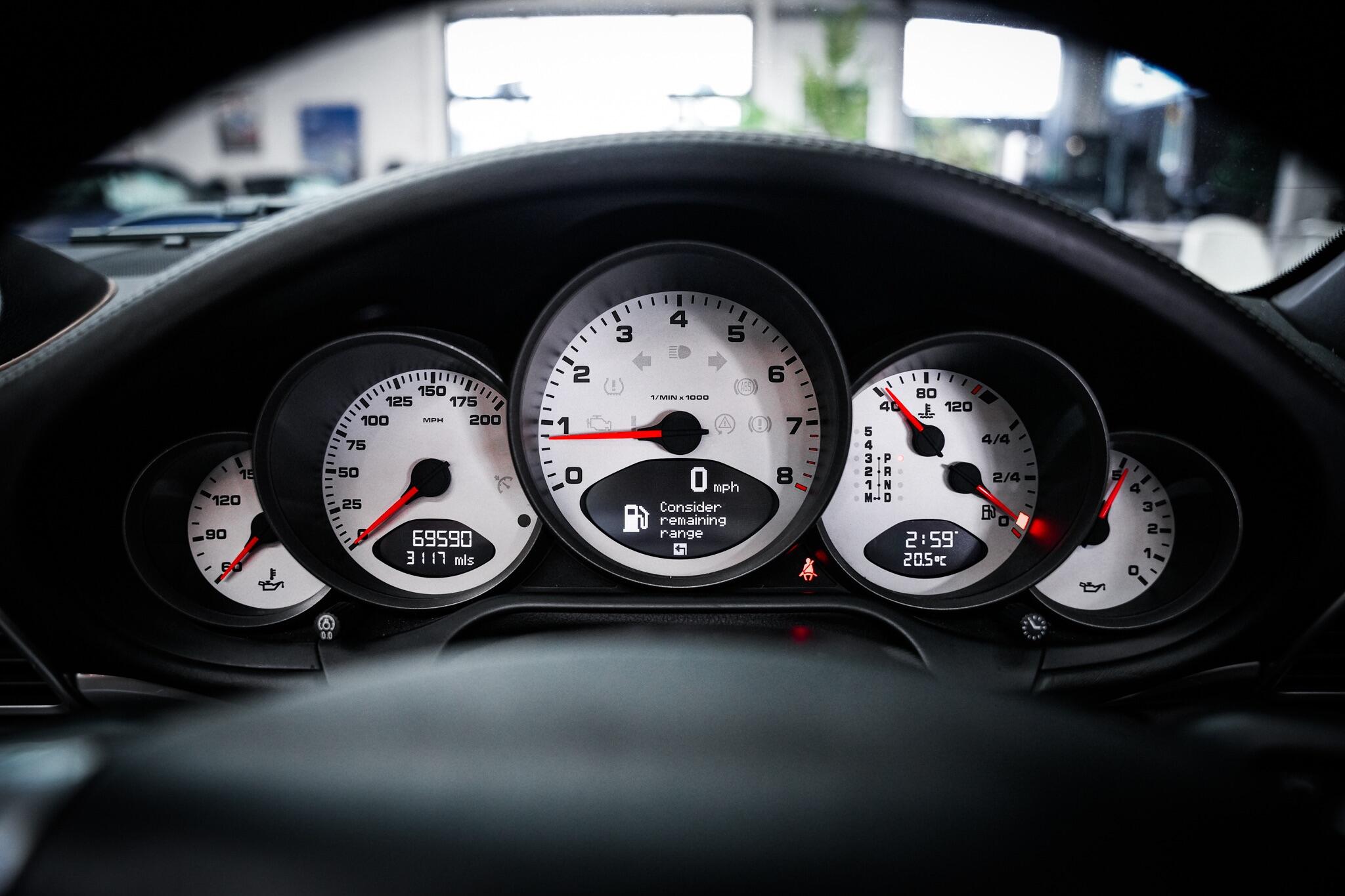 Porsche 911 view 22