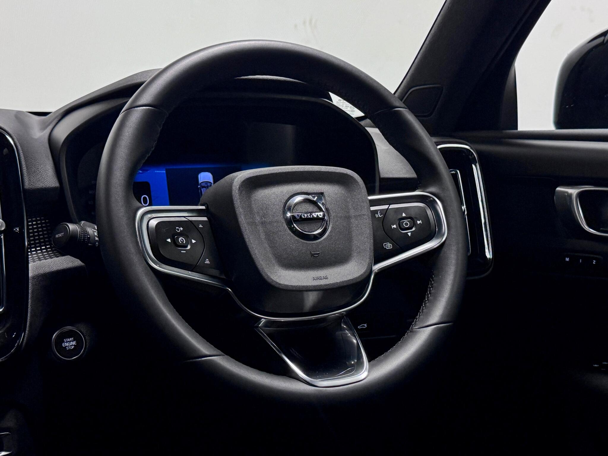 Volvo XC40 view 32