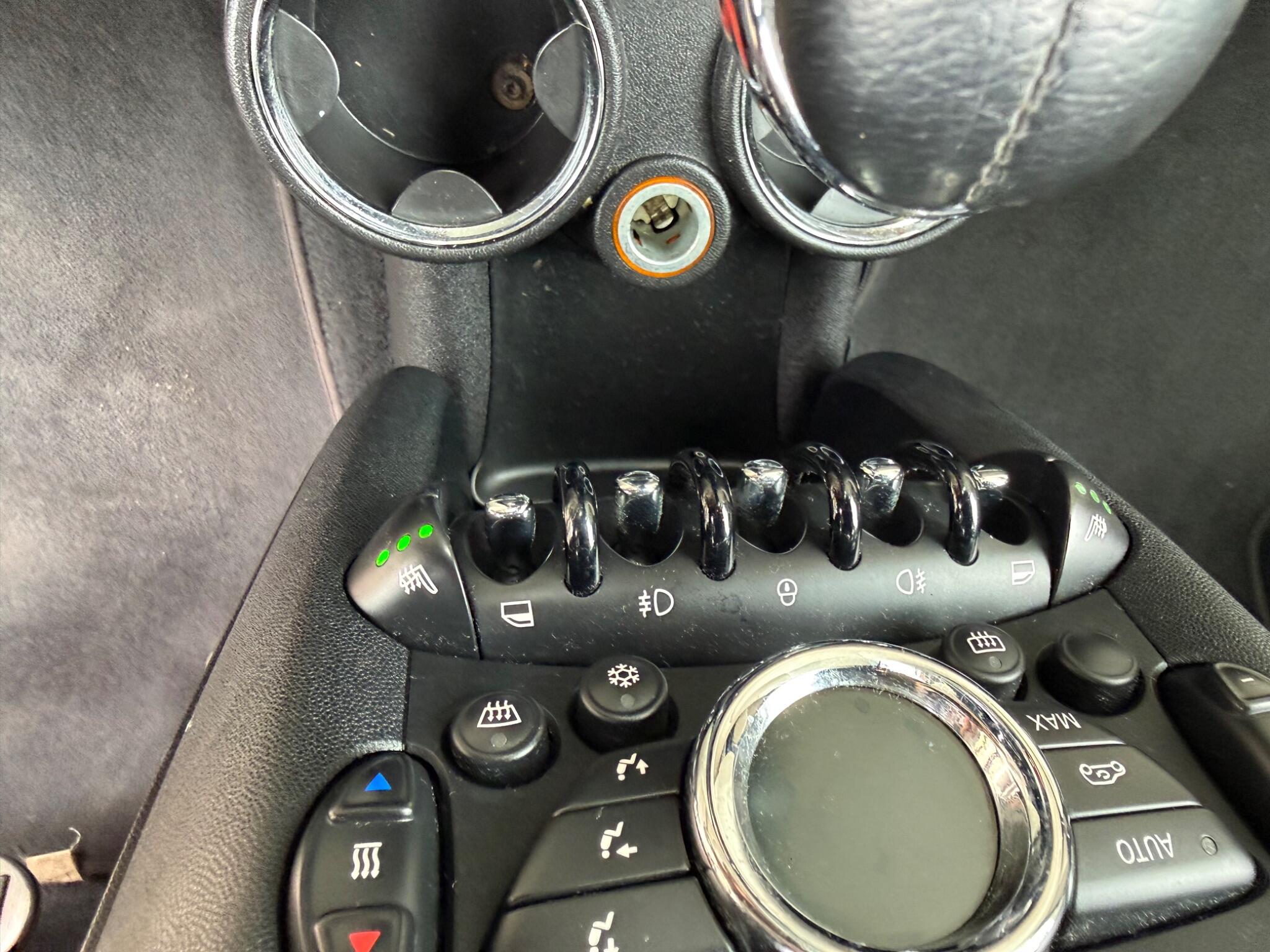 Mini Hatch view 38