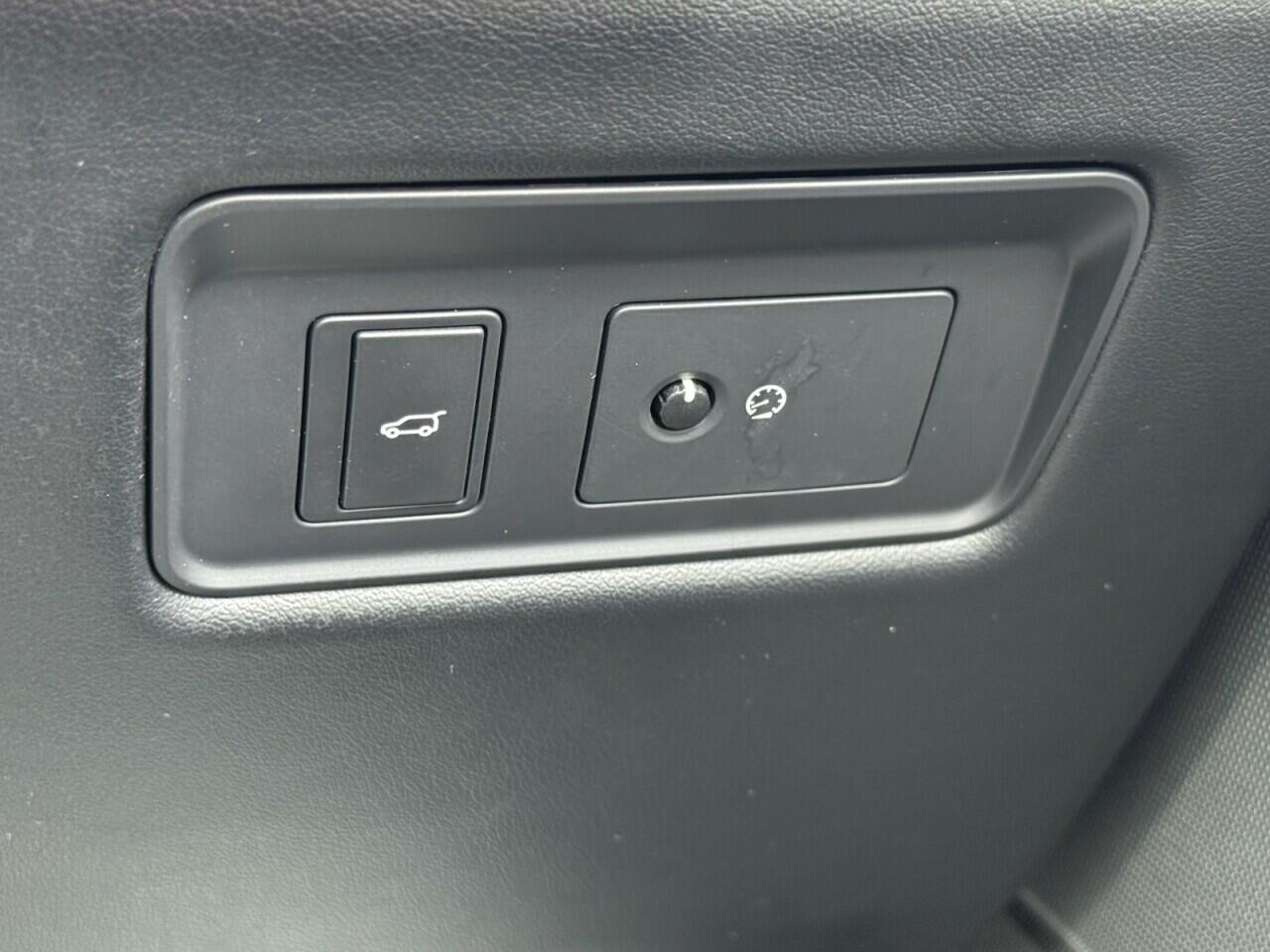 Land Rover Range Rover Sport view 19