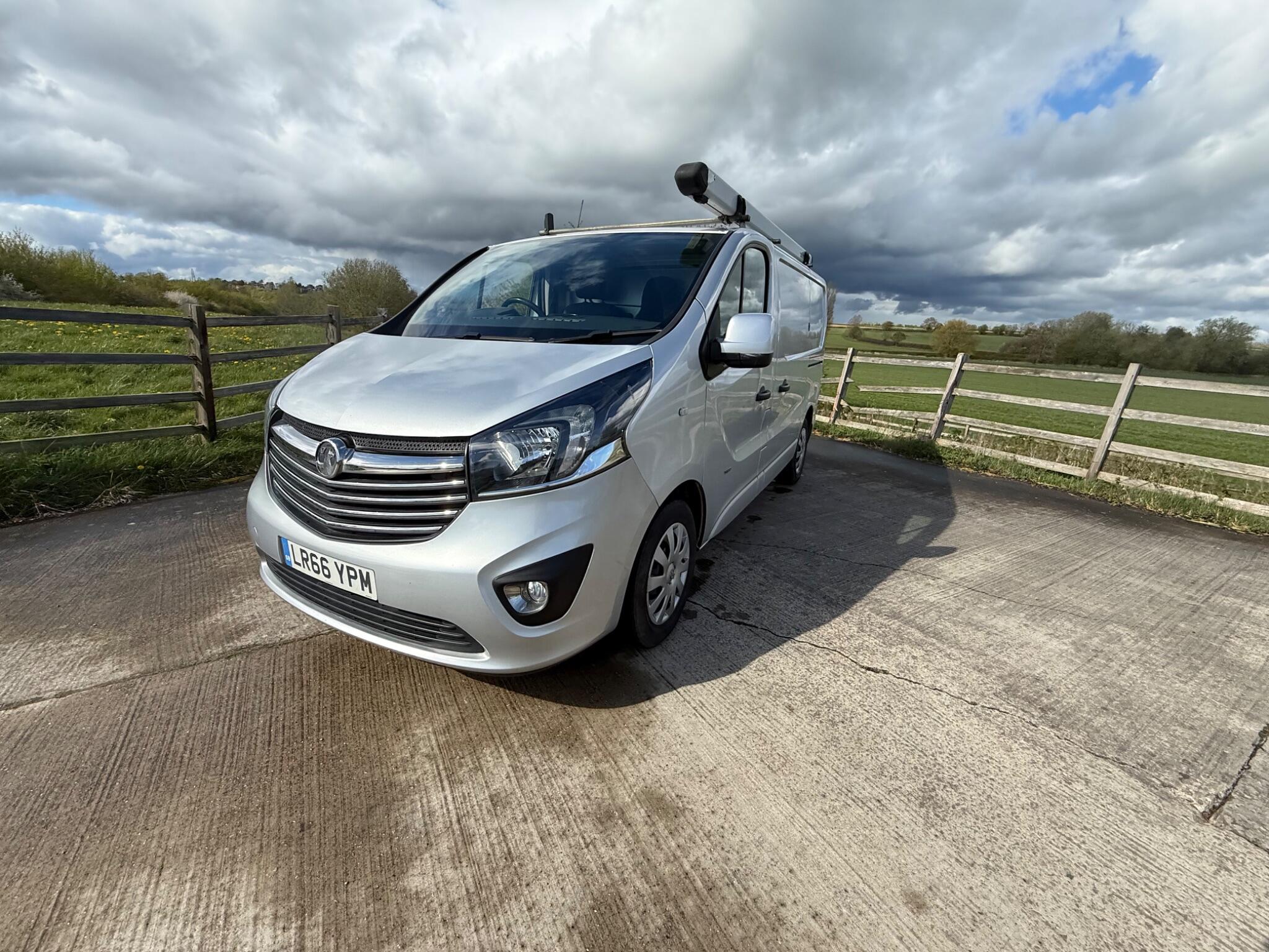 Vauxhall Vivaro 1.6 CDTi 2900 BiTurbo Sportive L1 H1 Euro 6 (s/s) 5dr — photo 10 of 98
