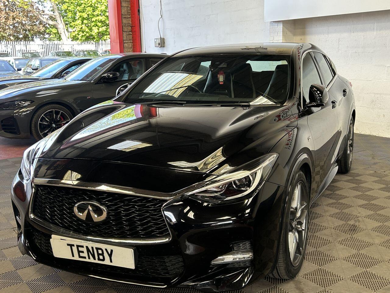 Infiniti Q30 view 6
