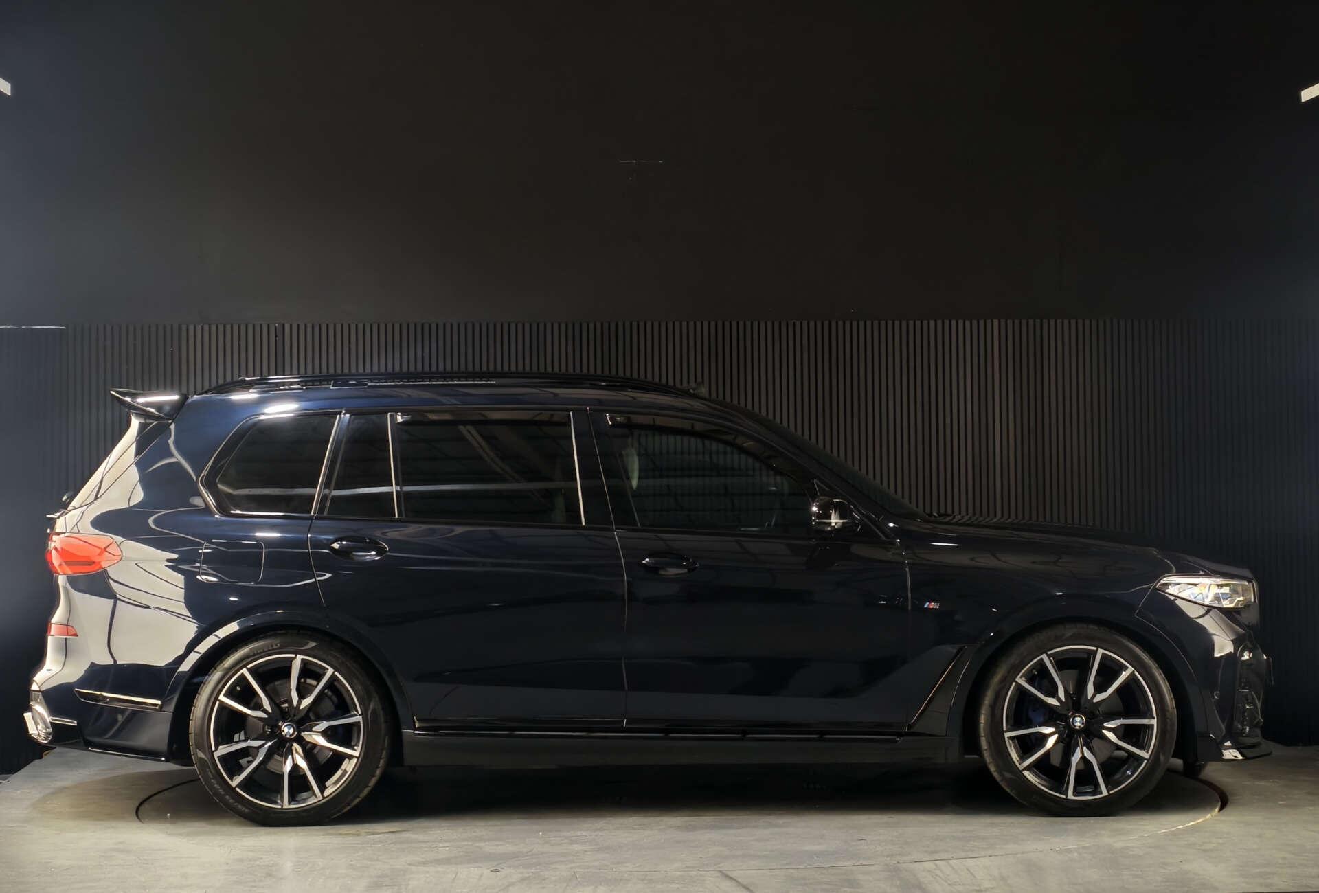BMW X7 view 19