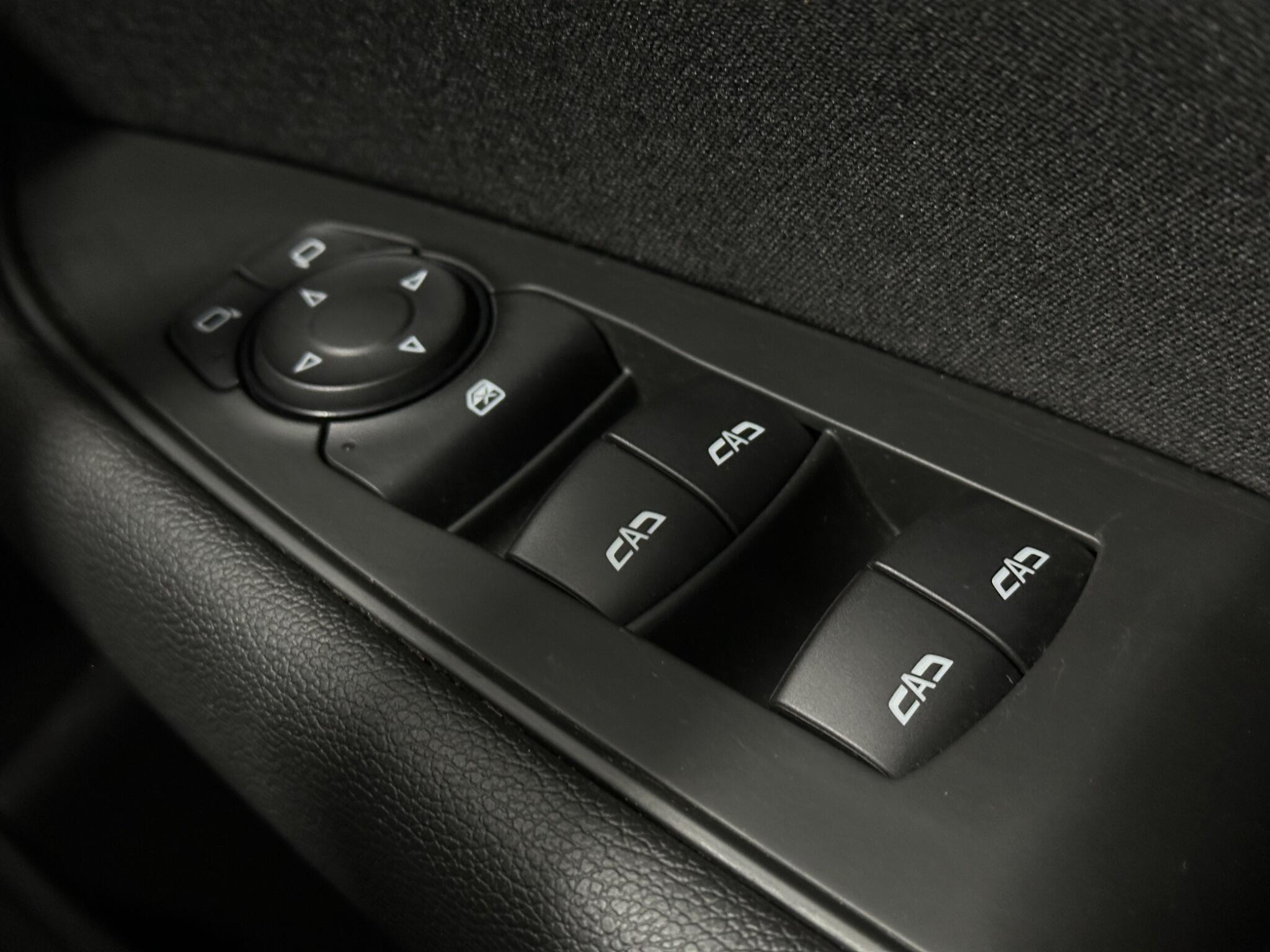 Vauxhall Insignia view 19