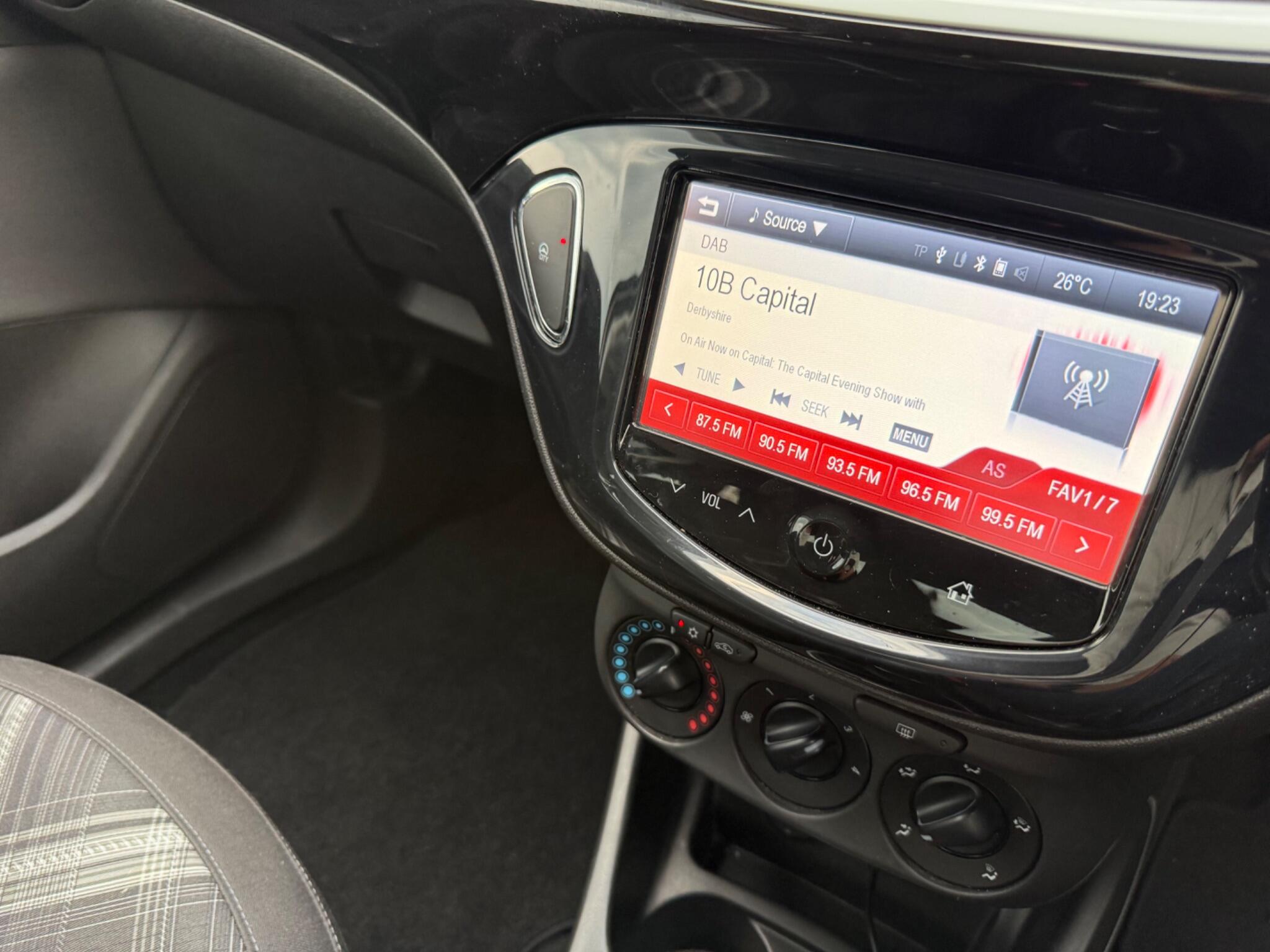 Vauxhall Corsa 1.4i ecoTEC Limited Edition Euro 6 3dr — photo 37 of 96