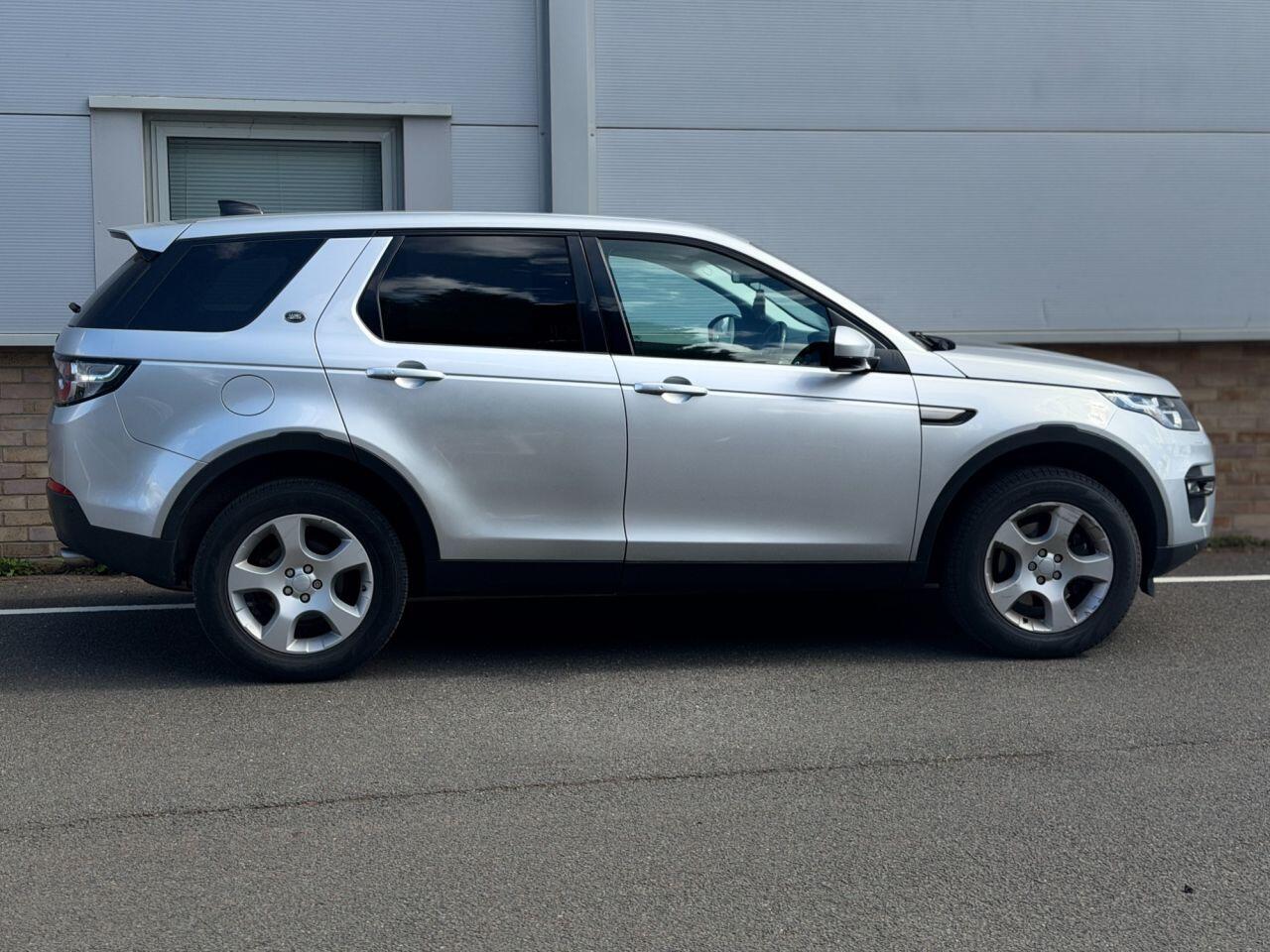 Land Rover Discovery Sport view 42