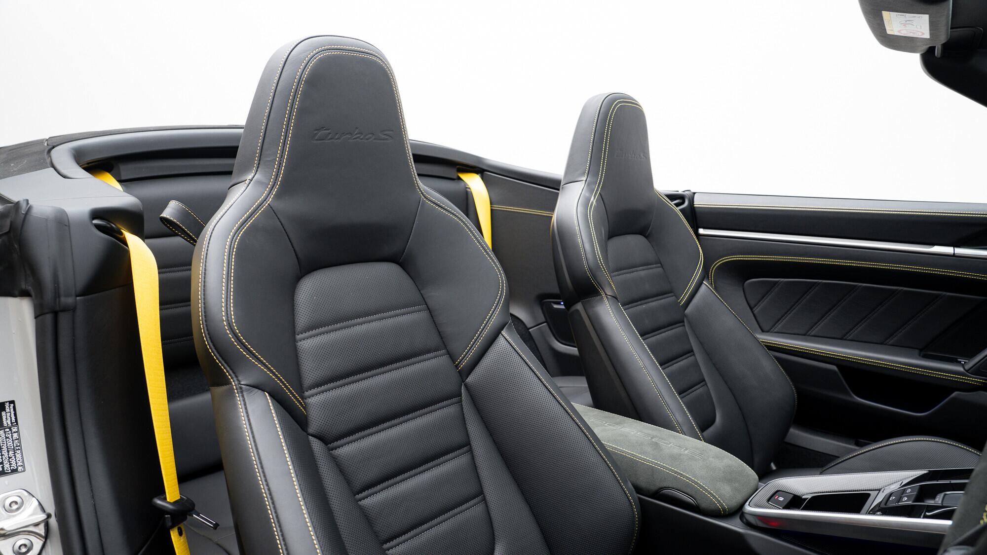 Porsche 911 view 8