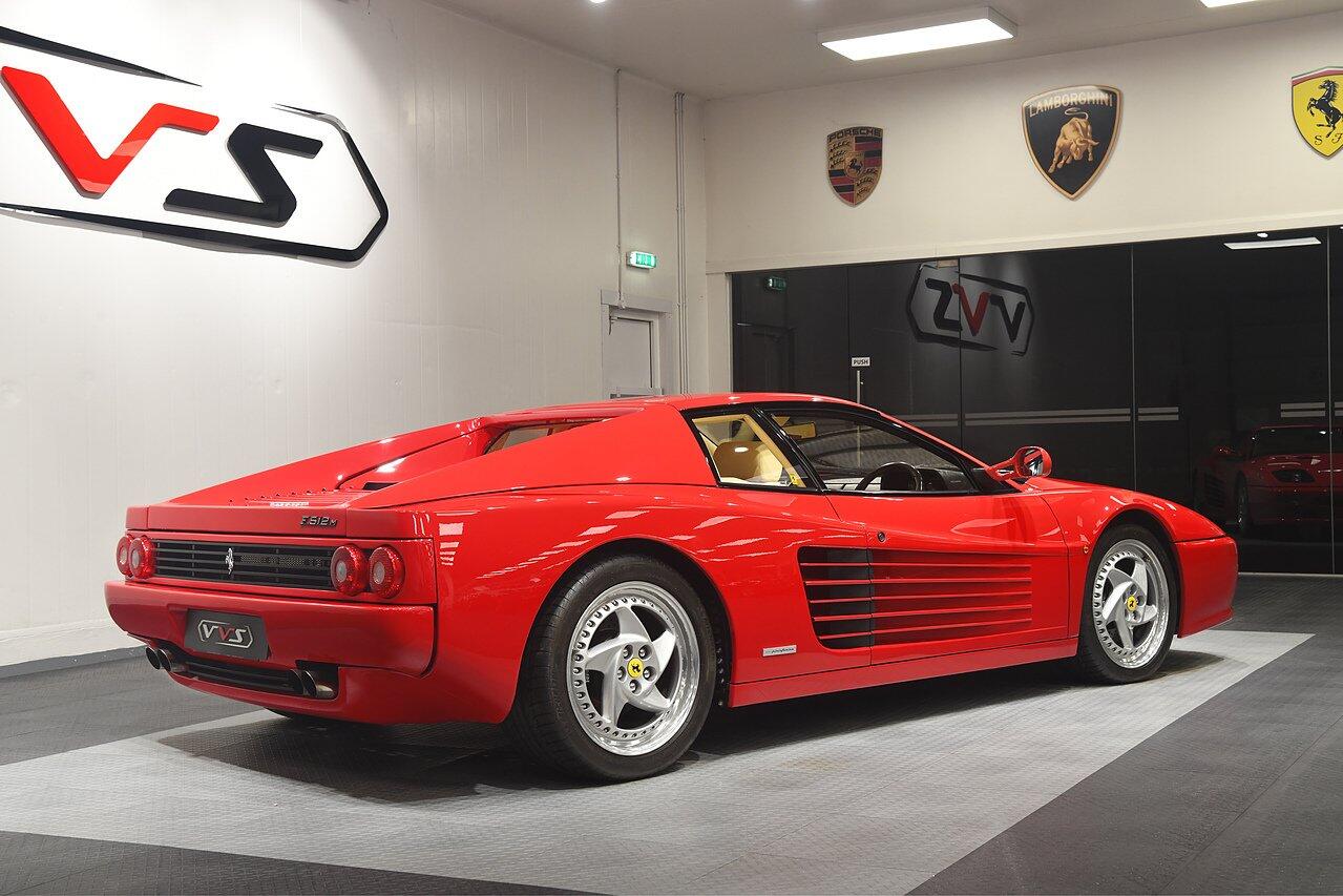 Ferrari 512 view 32