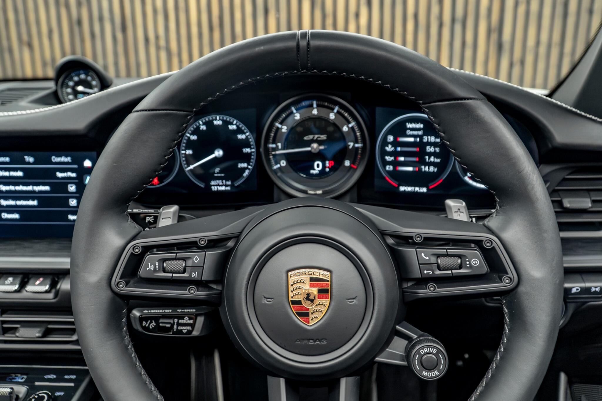 Porsche 911 view 34