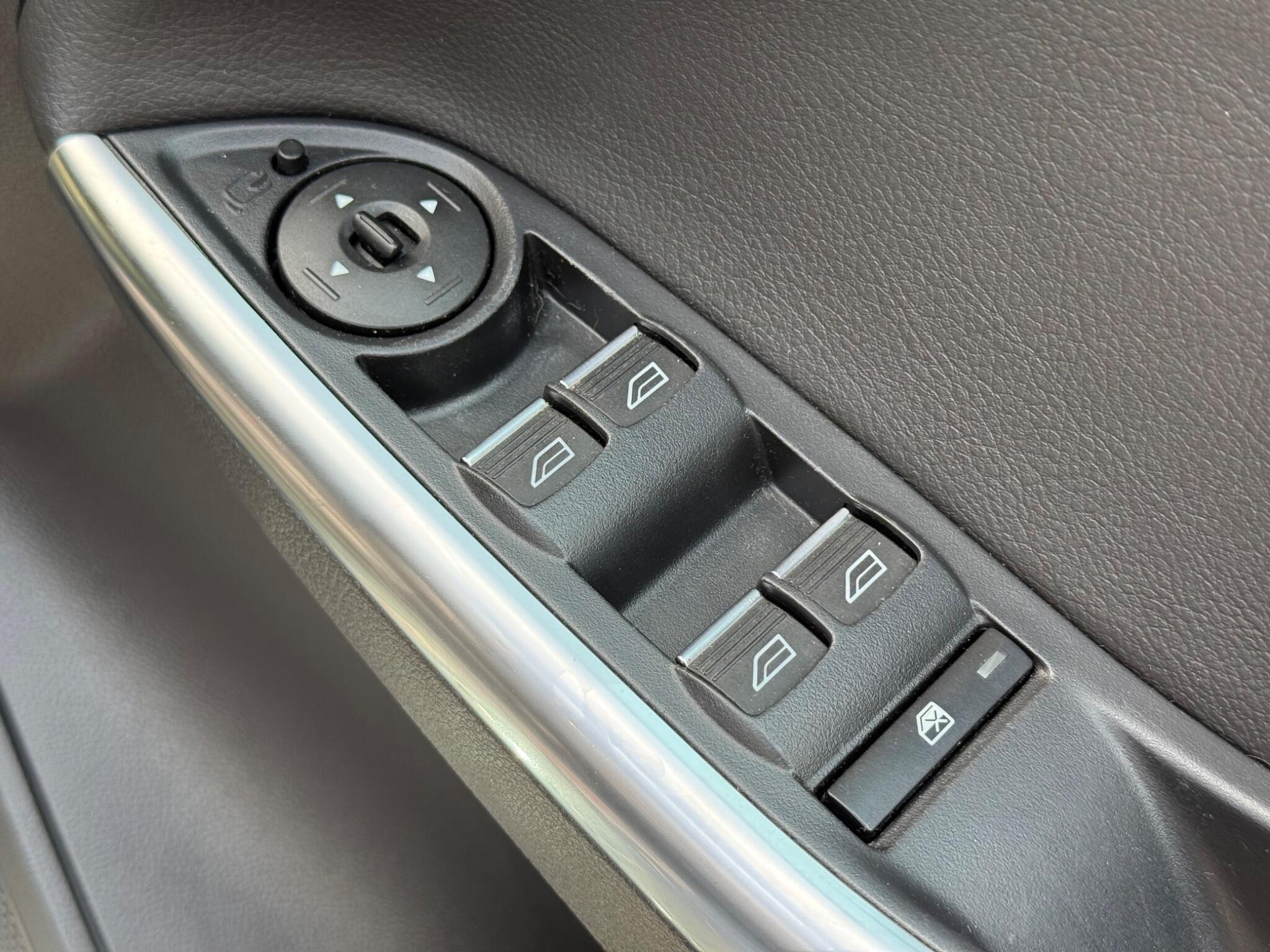 Ford Focus view 22