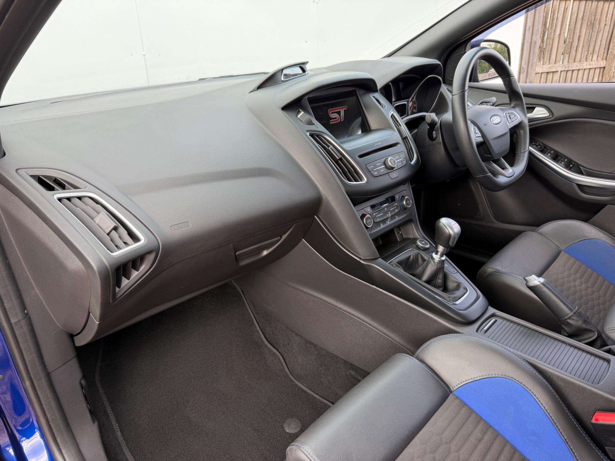 Ford Focus view 21