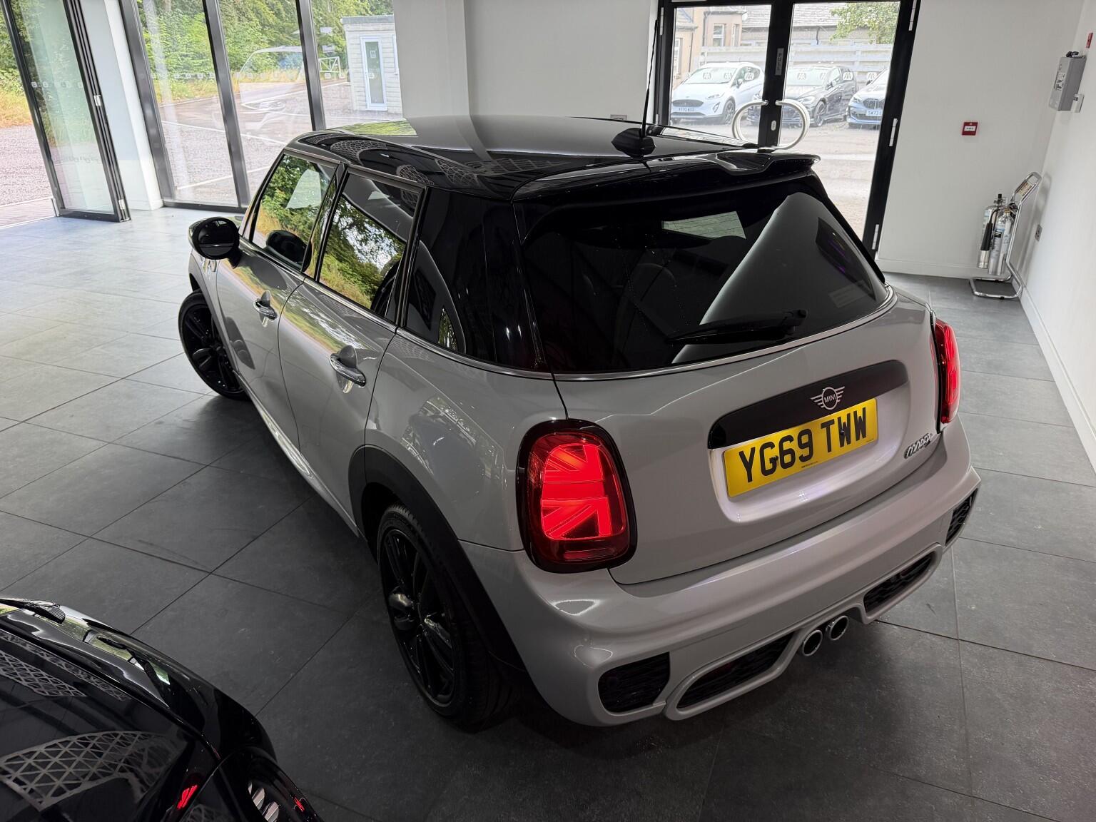 Mini Cooper view 7