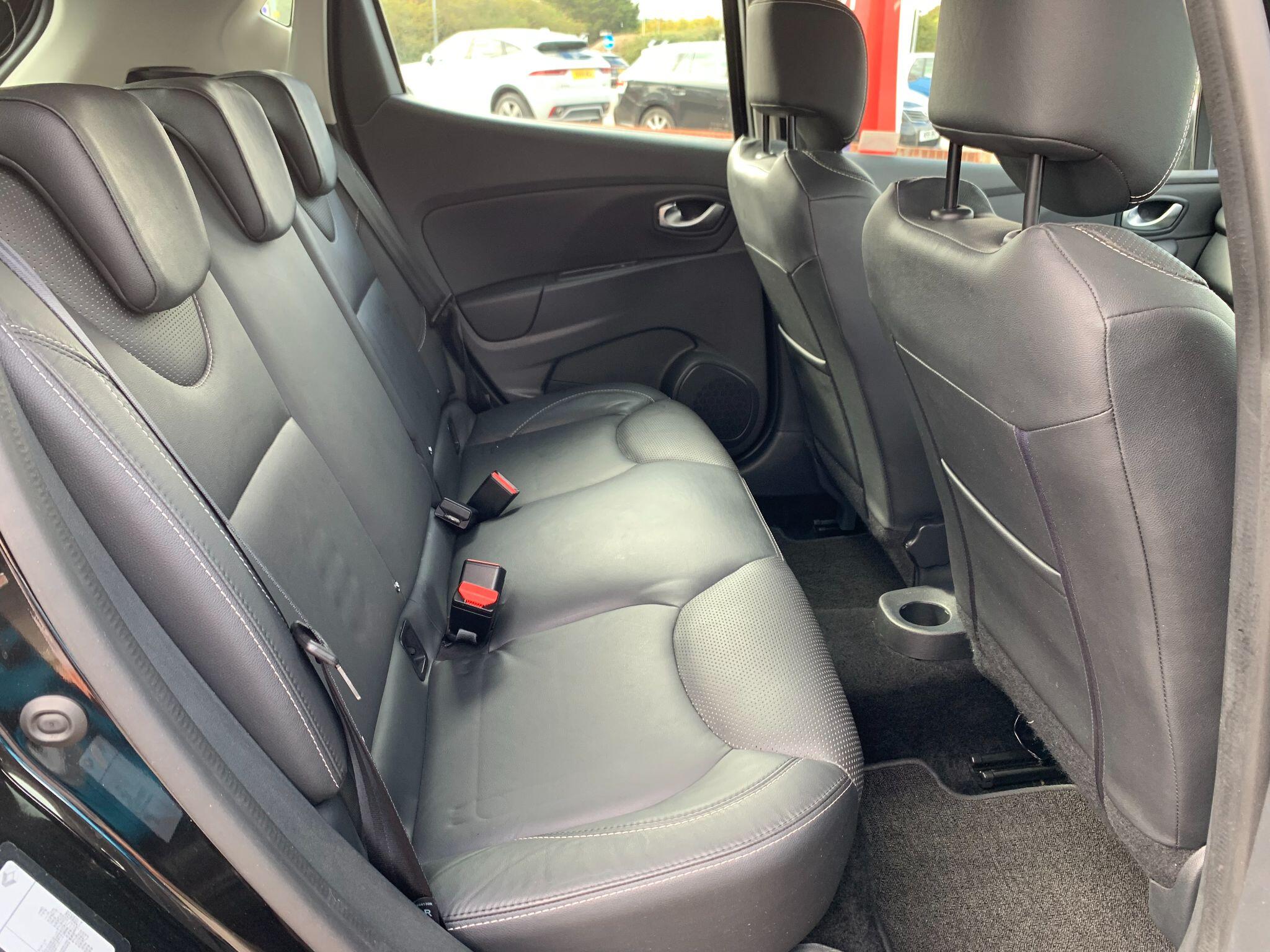 Renault Clio view 17