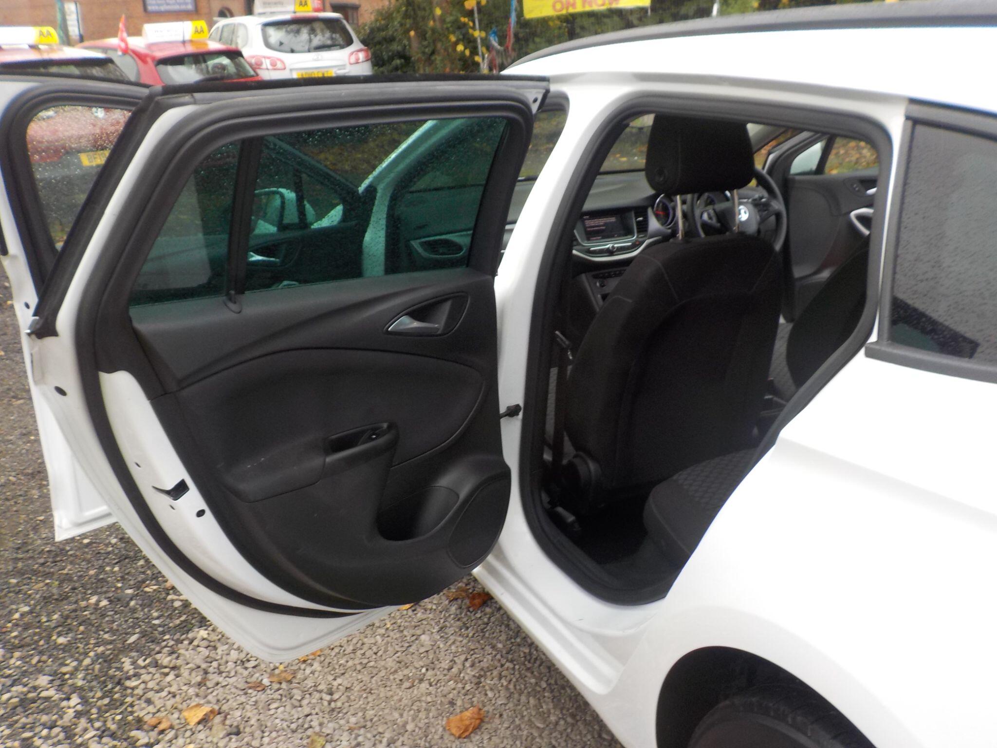 Vauxhall Astra 1.5 Turbo D SE Sports Tourer Euro 6 (s/s) 5dr