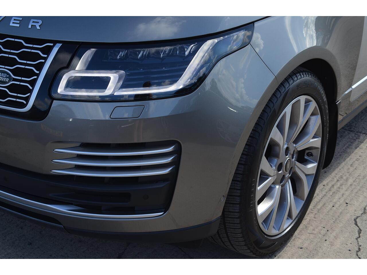 Land Rover Range Rover view 35