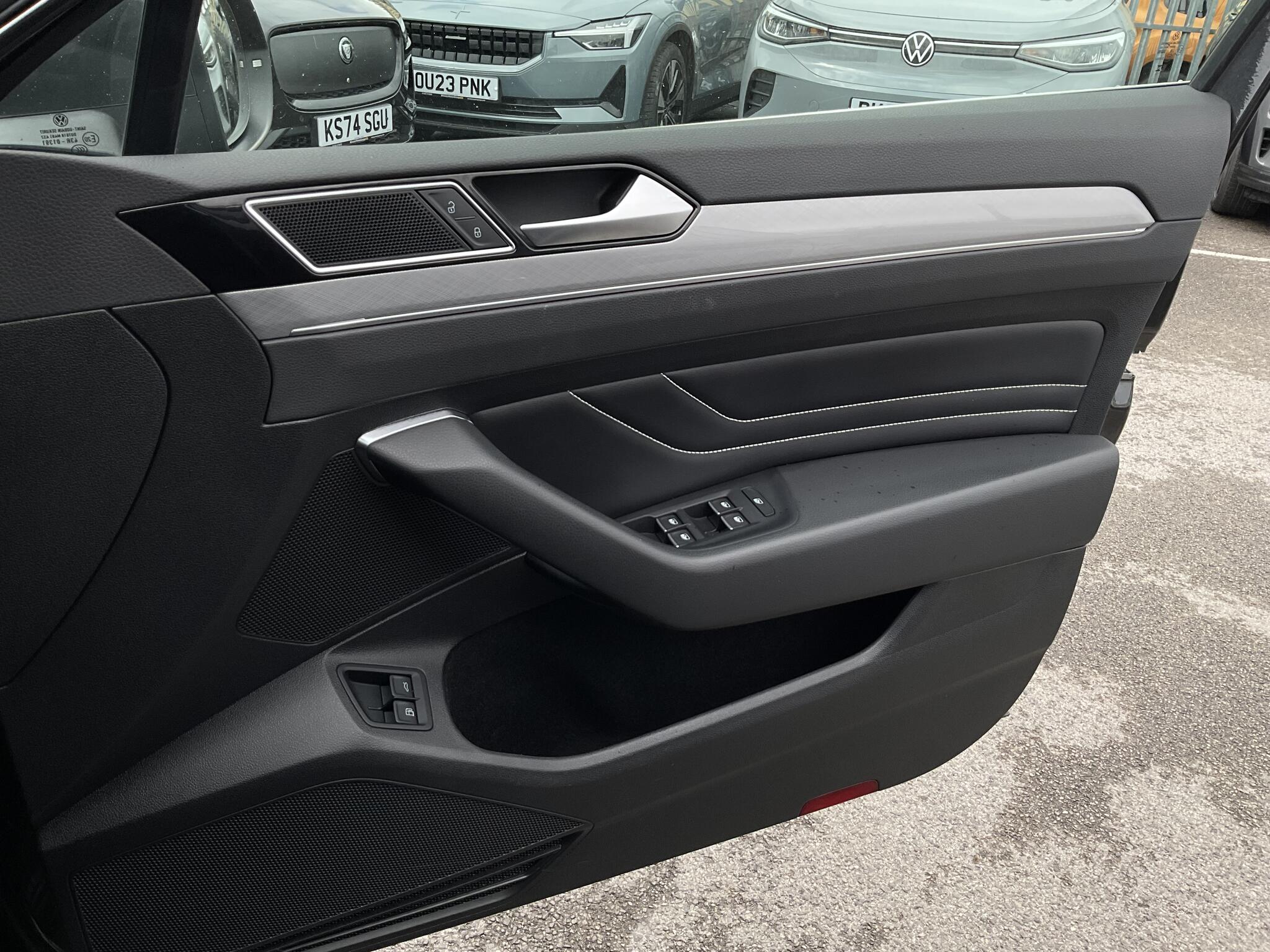 Volkswagen Passat view 7