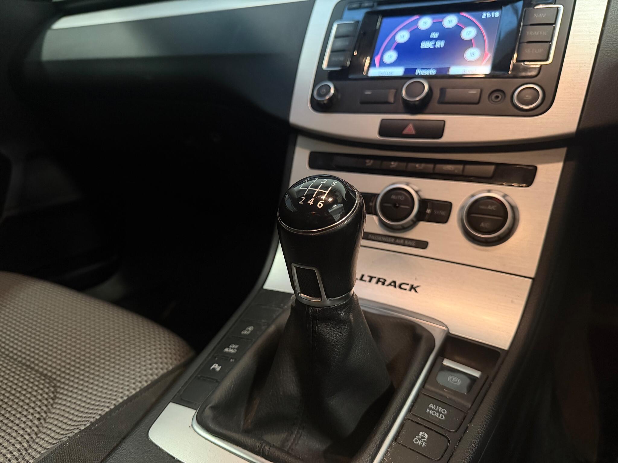 Volkswagen Passat view 13