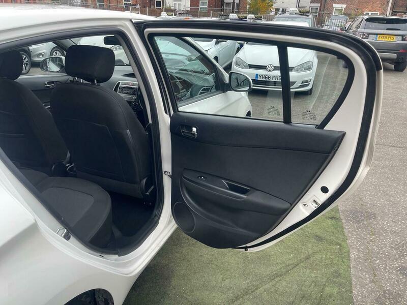 2012 Hyundai i20 image 18