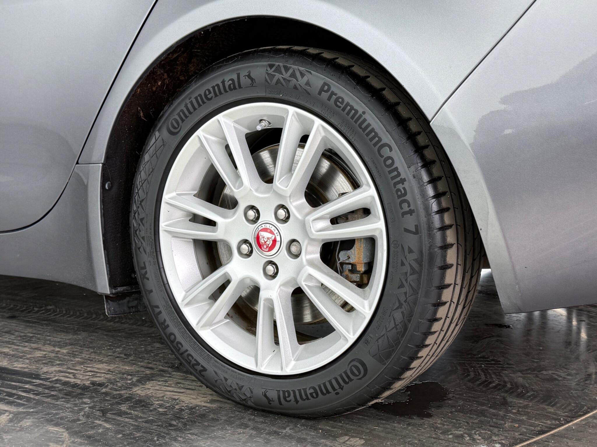 Jaguar Xe view 7